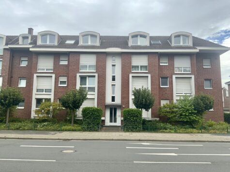 3-Zimmer-Dachgeschosswohnung mit Balkon, 41464 Neuss, Dachgeschosswohnung