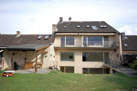 3-Fam.-Haus mit schönem Grundstück, 41469 Neuss, Mehrfamilienhaus